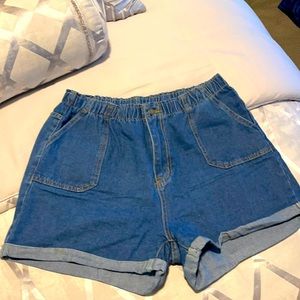 Women’s Jean Shorts with Scrunched Waist